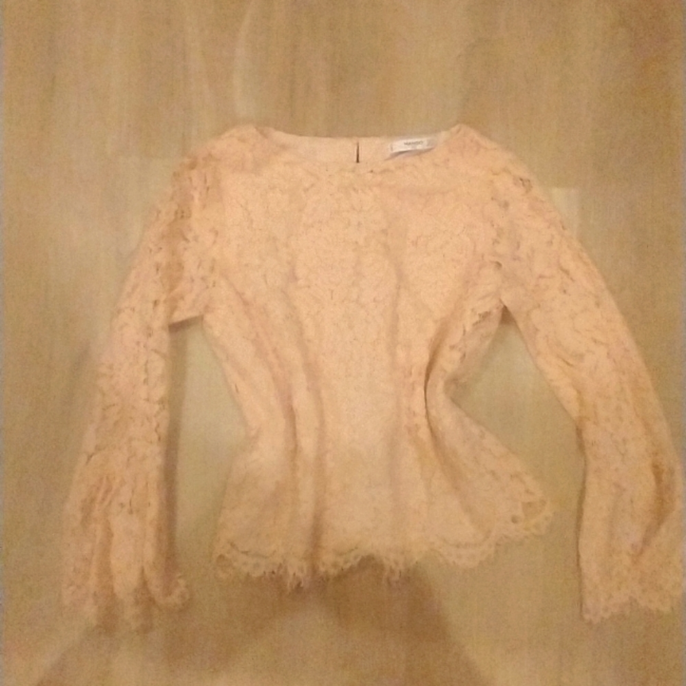 Pretty peach all lace top